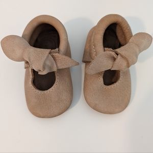 Freshly Picked Knotted Bow Moccasins Size 3